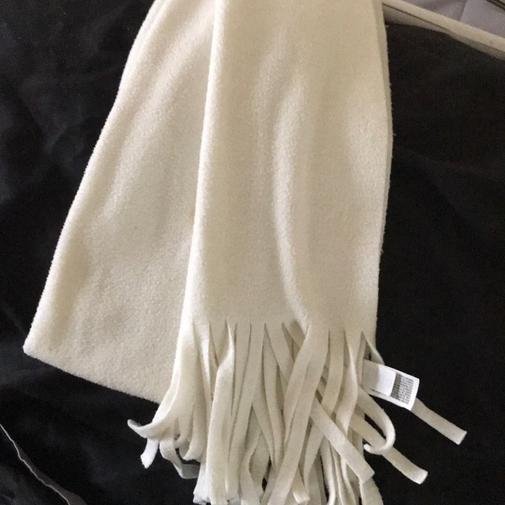 Women whit fringe scarf old navy